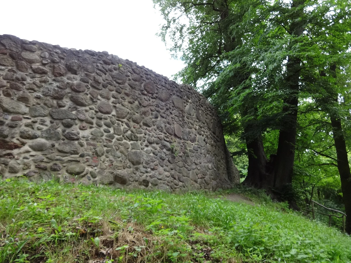 Mittelalterliche Stadtmauer Altlandsberg – Feldstein-Stadtbefestigung mit Berliner Torturm, Altstadt Altlandsberg, Märkisch-Oderland, Brandenburg