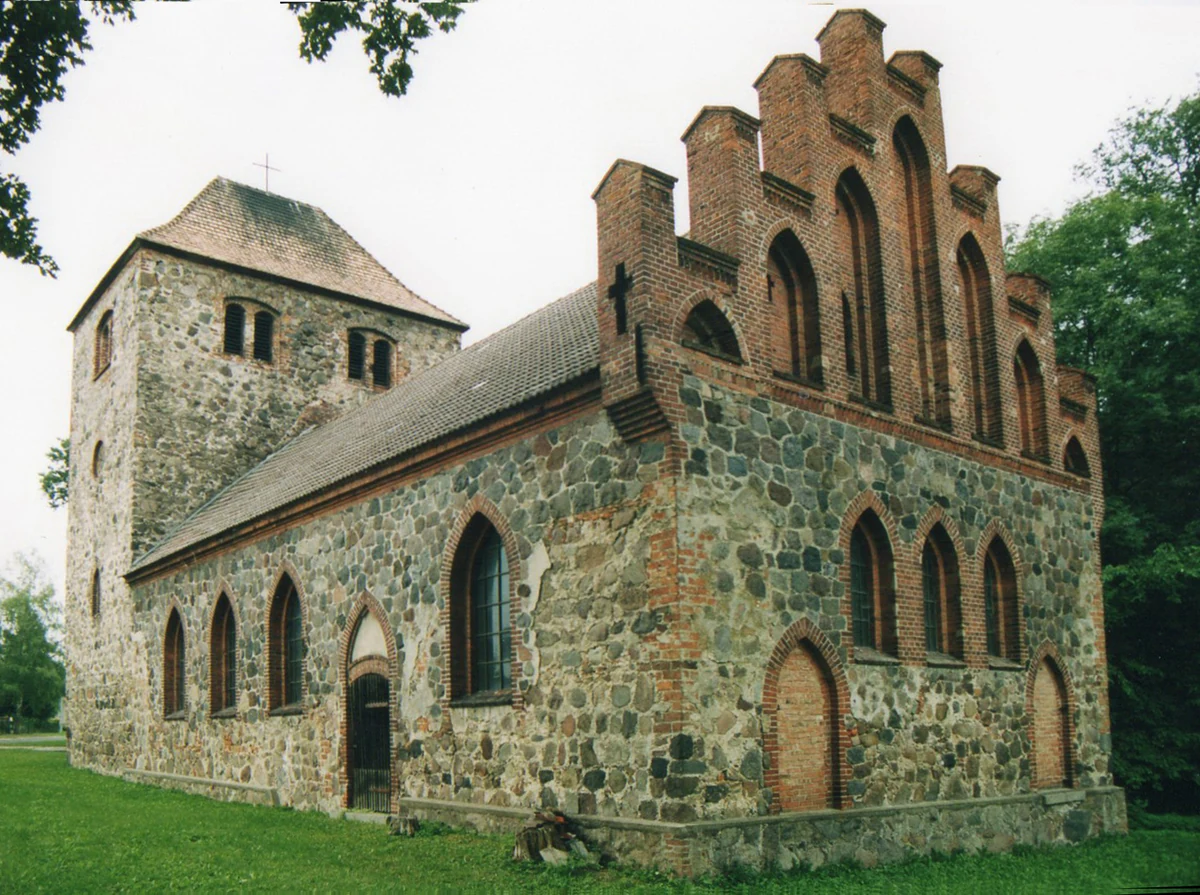 Dorfkirche Batzlow – Feldsteinbau am Dorfkern, Ortsteil der Gemeinde Märkische Höhe, Märkisch-Oderland, Brandenburg