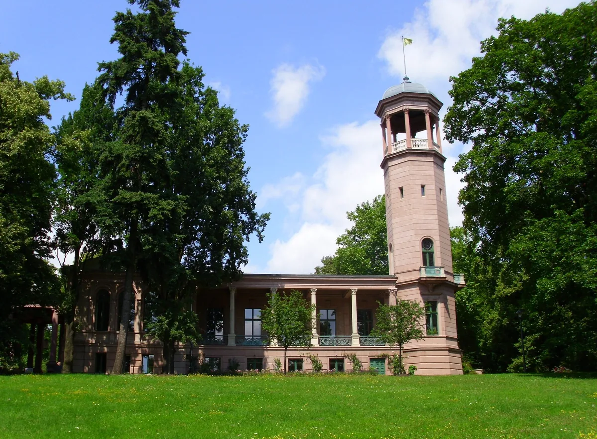 Schloss Biesdorf am Schlosspark – kommunale Galerie und Wahrzeichen des Ortsteils, Marzahn-Hellersdorf