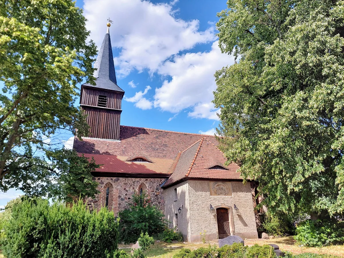 Dorfkirche Blankenfelde an Hauptstraße/Schildower Straße – Feldsteinkirche im Pankow-Ortsteil, Berlin (nicht Blankenfelde-Mahlow)