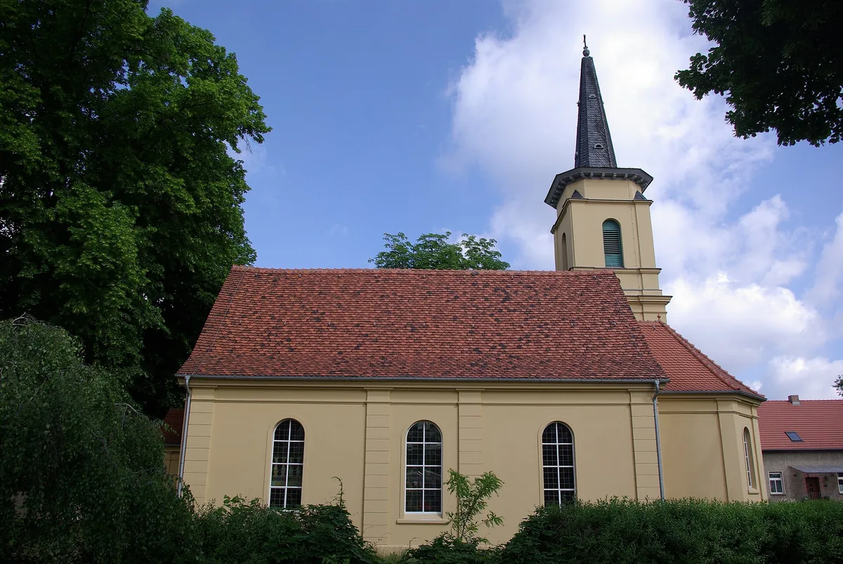 Dorfkirche Bohnsdorf am historischen Dorfanger – barocke Kirche am Dorfplatz, Treptow-Köpenick