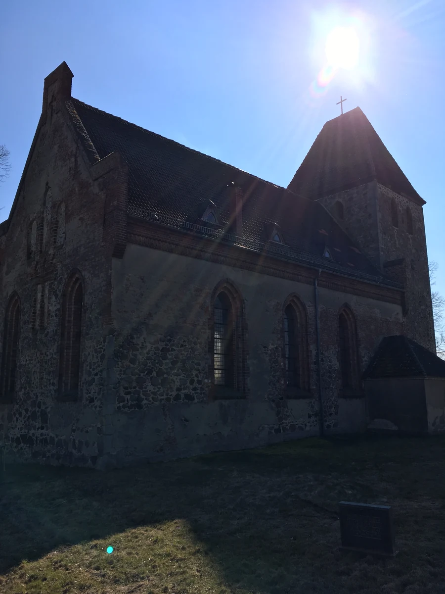 Dorfkirche Buchholz (Altlandsberg) – Feldsteinkirche am Dorfanger, Ortsteil von Altlandsberg, Märkisch-Oderland, Brandenburg
