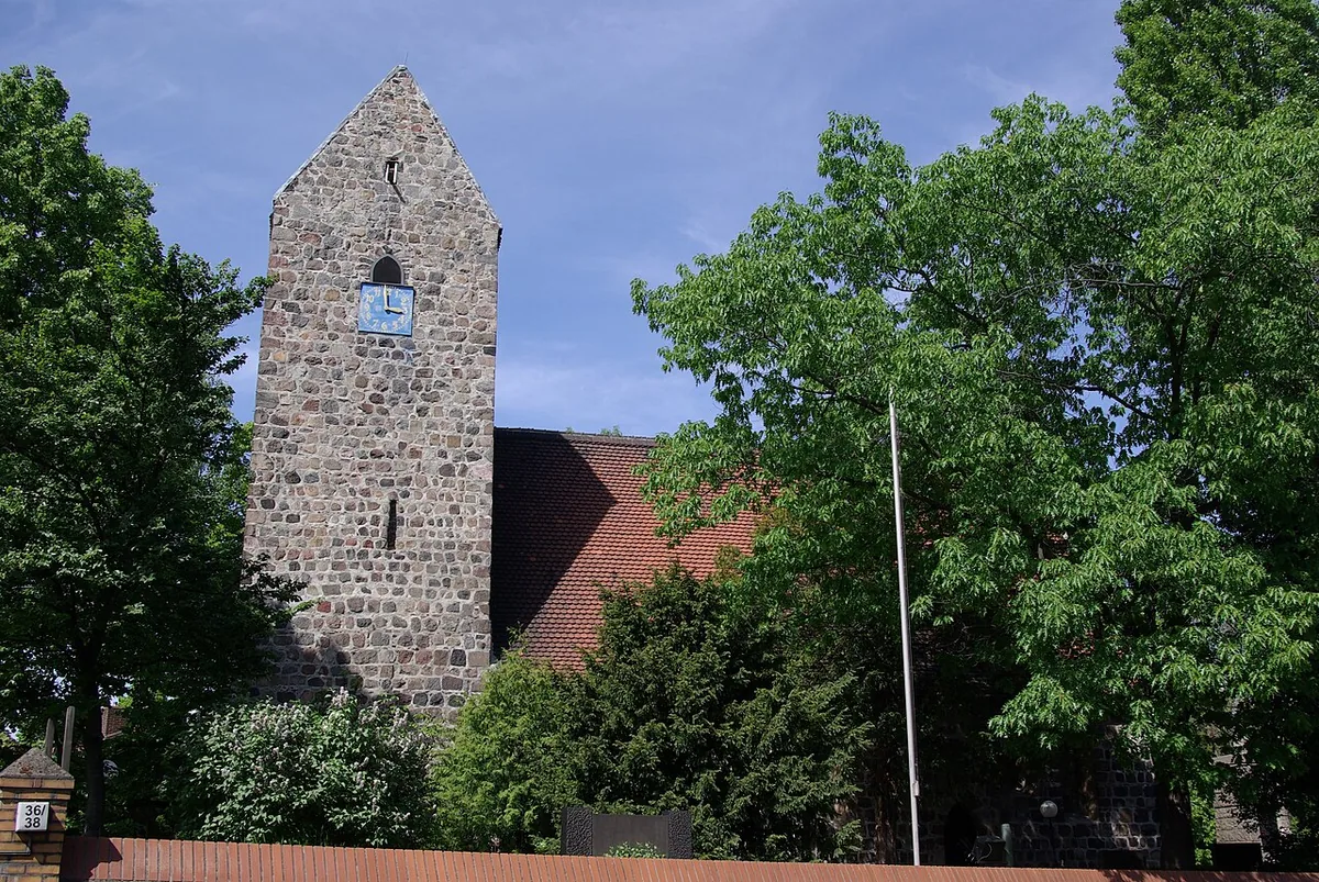 Dorfkirche Buckow am Anger Alt-Buckow – Feldsteinkirche im Ortsteil Berlin-Buckow, Neukölln