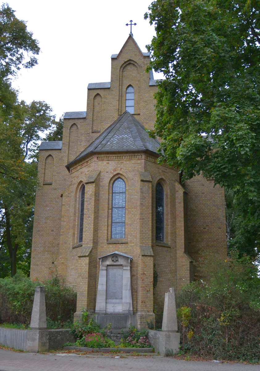 Dorfkirche Eggersdorf – gelber Backstein an Wilhelmstraße/Mühlenstraße, Ortsteil Petershagen/Eggersdorf, PLZ 15345, Märkisch-Oderland, Brandenburg