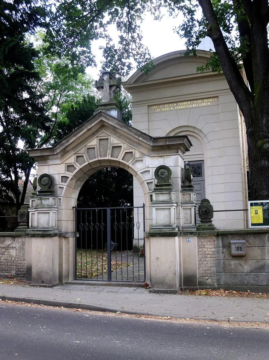 Dorfkirche Eiche an der Kaiser-Friedrich-Straße – Pantheon-inspirierter Sakralbau, Potsdam-Eiche