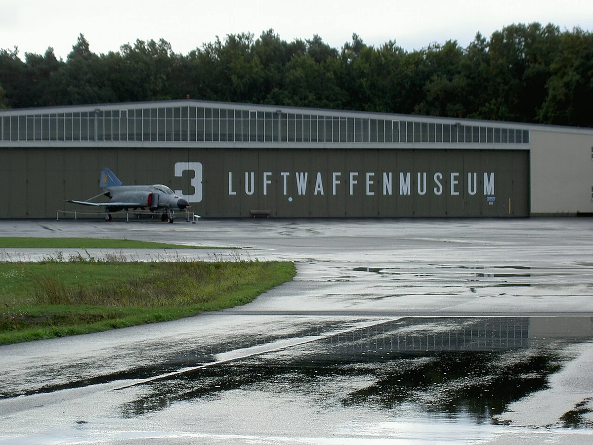 Militärhistorisches Museum Flugplatz Berlin-Gatow – Hangar und Vorfeld am Havelufer, Spandau