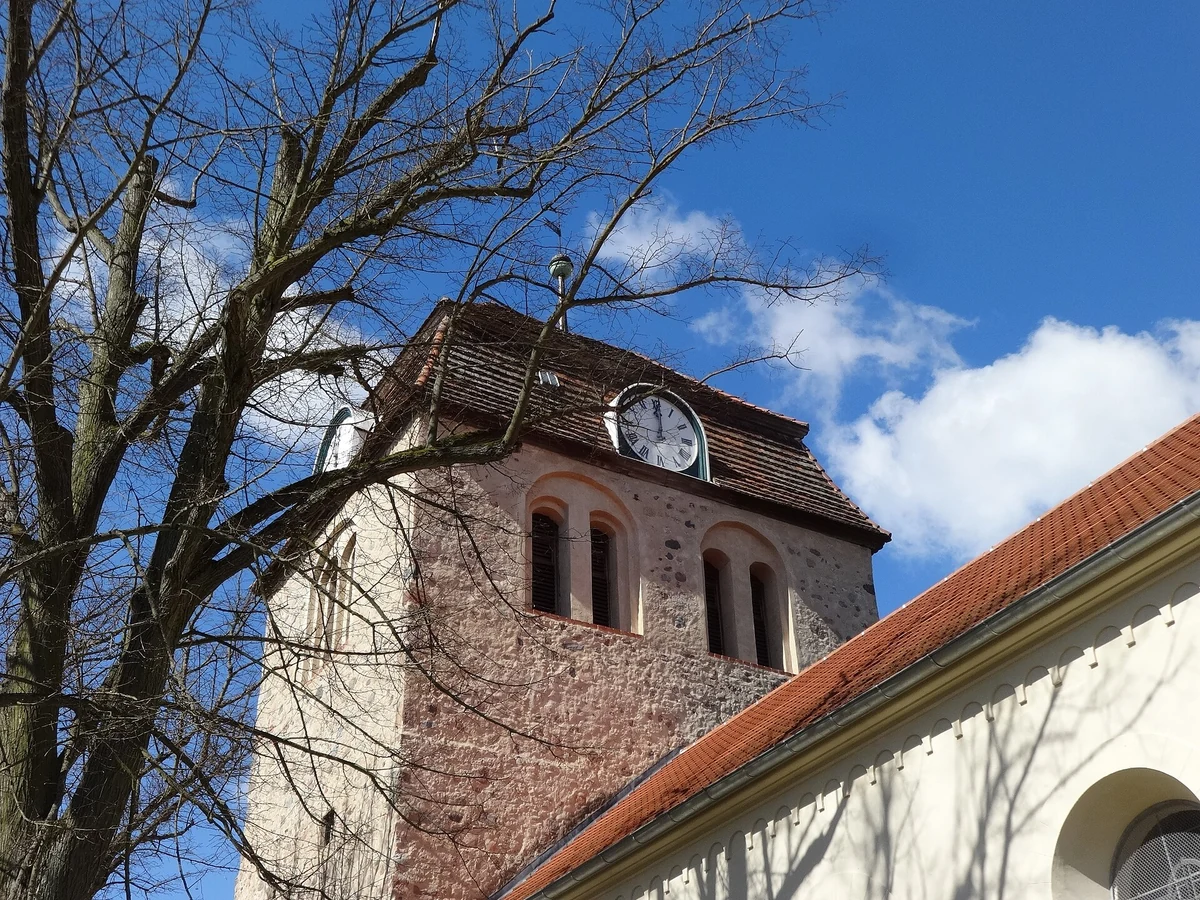 Dorfkirche Görzke – spätromanische Feldsteinkirche mit Westturm, Potsdam-Mittelmark, Brandenburg