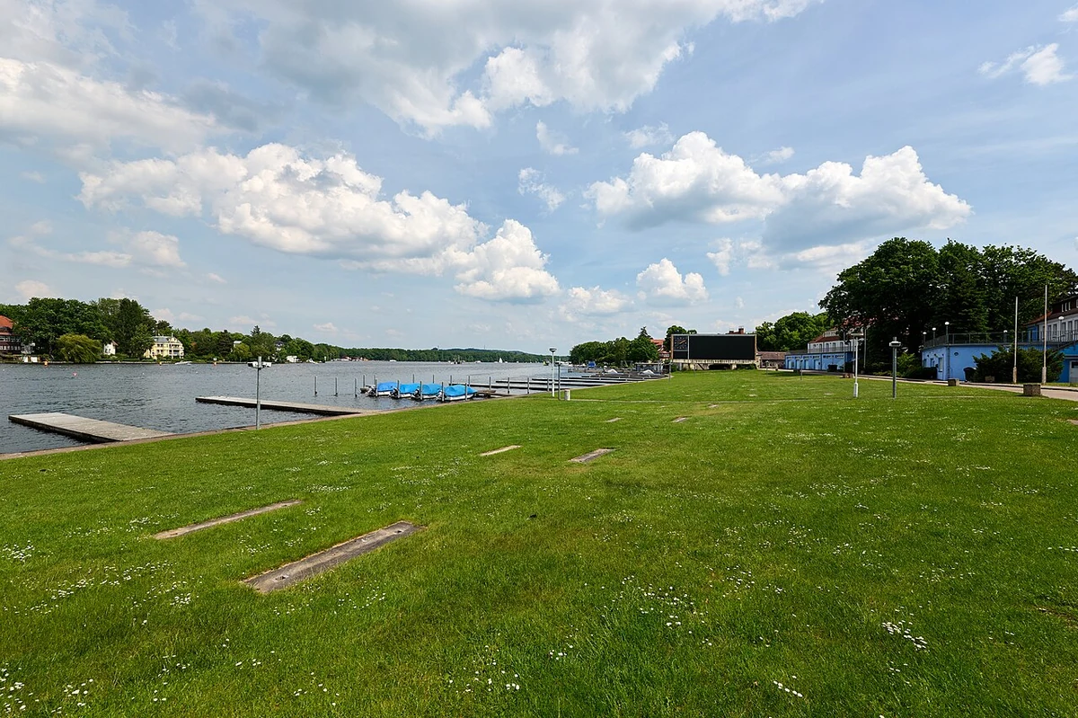 Regattastrecke Berlin-Grünau an der Dahme – Tribünen und Bootshäuser, Treptow-Köpenick