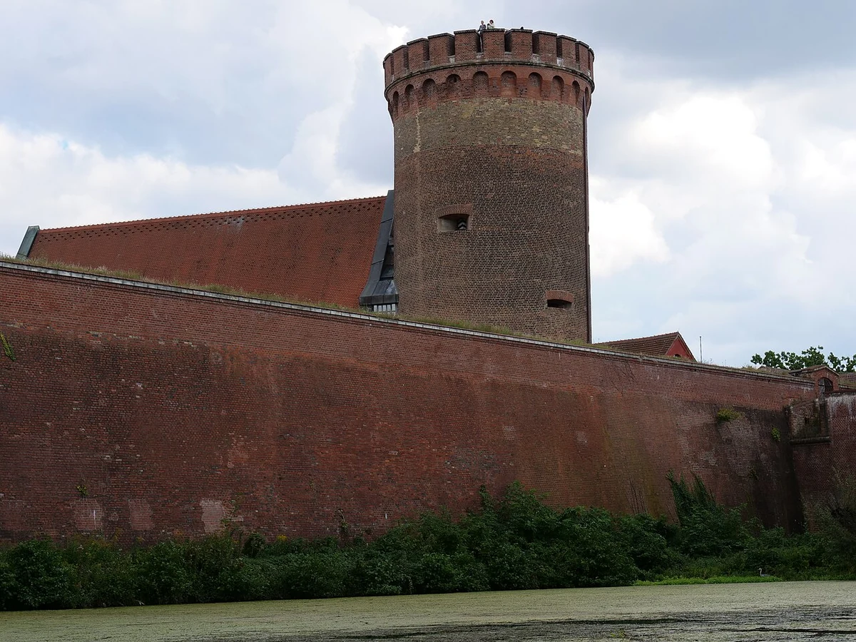 Juliusturm der Spandauer Zitadelle in Berlin-Haselhorst – Bergfried an der Havel, Spandau