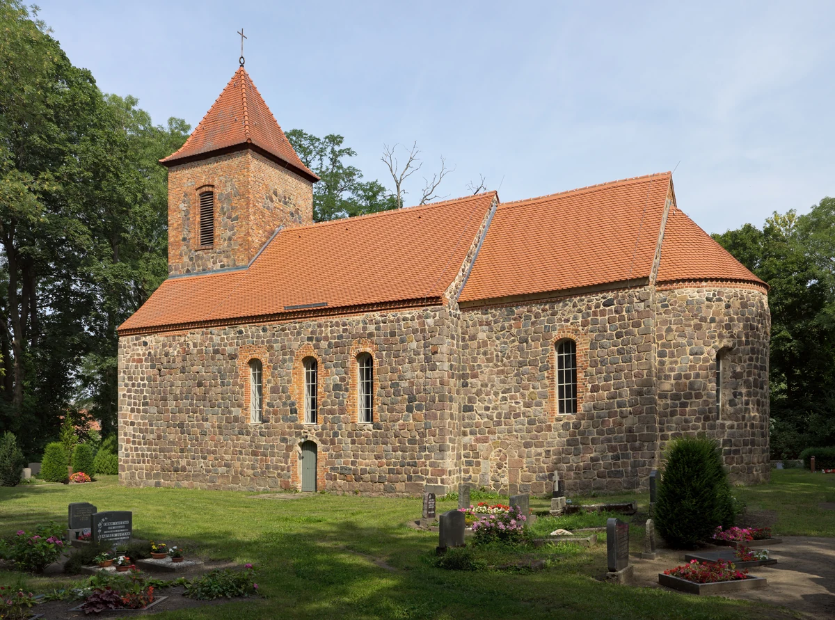Dorfkirche Ihlow (Oberbarnim) – spätromanische Feldsteinkirche um 1240 und Gutshaus, Ortsteil der Gemeinde Oberbarnim, Märkisch-Oderland, Brandenburg