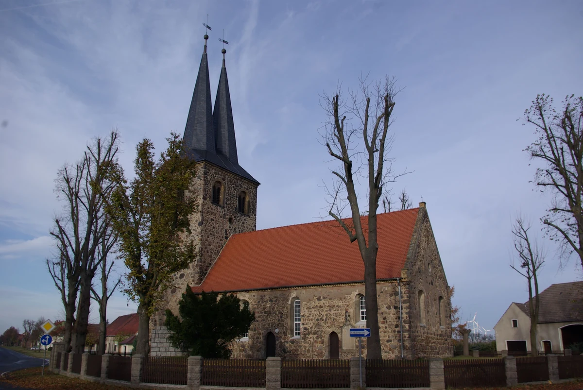 Dorfkirche Ihlow – gotische Feldsteinkirche mit einzigartiger Doppelspitze im Fläming, Teltow-Fläming, Brandenburg