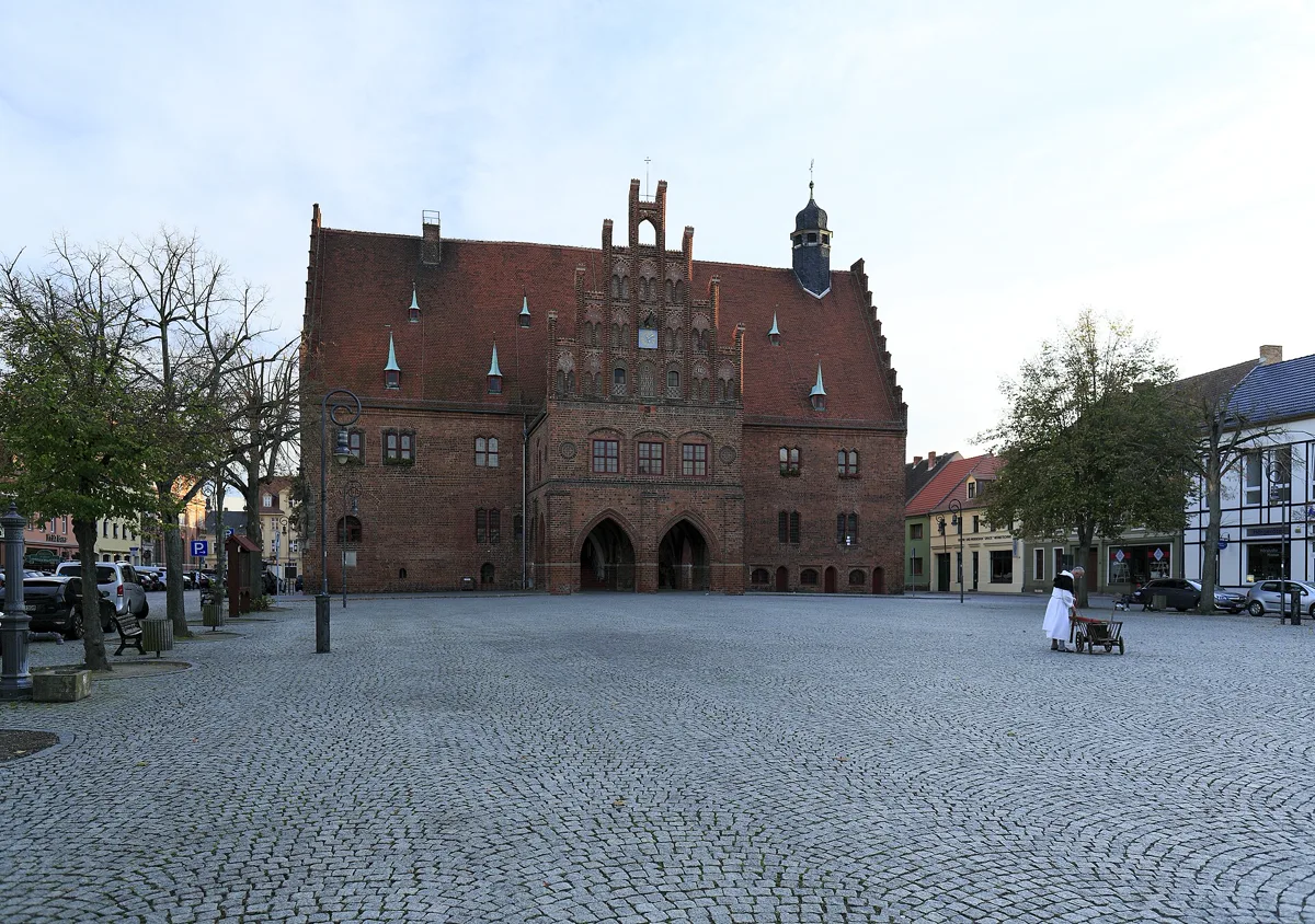 Rathaus und Marktplatz in Jüterbog, Brandenburg