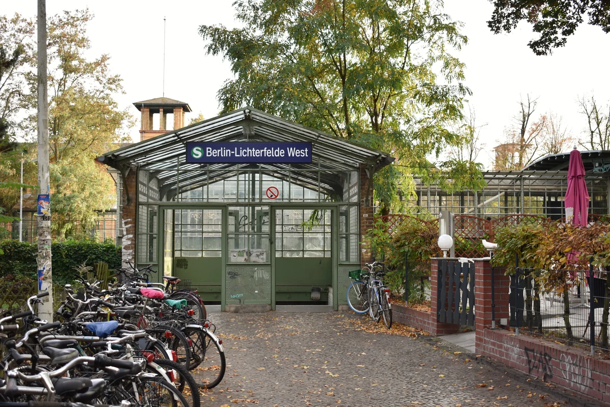 Bahnhof Lichterfelde West – historisches Empfangsgebäude der Villenkolonie, Berlin-Lichterfelde