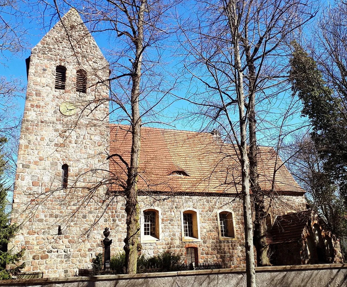 Dorfkirche Marienfelde am Anger – eine der ältesten Feldsteinkirchen Berlins, Berlin-Marienfelde