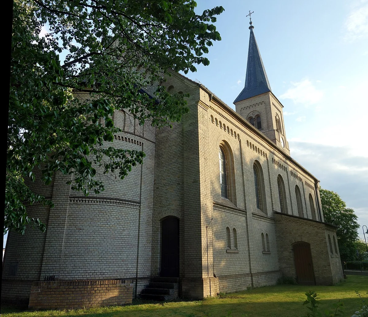 Dorfkirche Mühlenbeck – neuromanischer Backsteinbau der Stüler-Schule, Ortsteil Mühlenbeck, Brandenburg