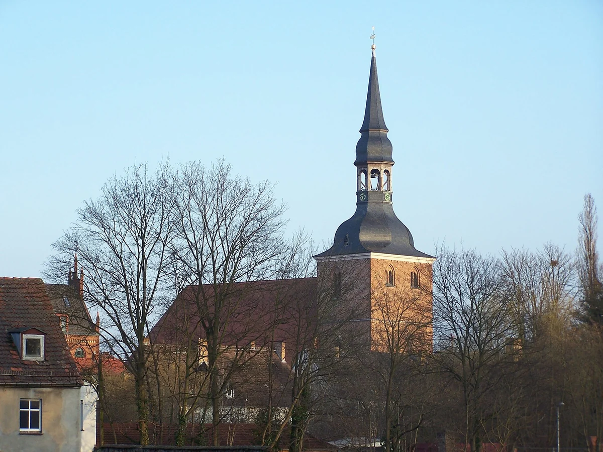 Stadtkirche St. Jacobi in Nauen – gotische Backsteinhallenkirche mit barockem Westturm, Havelland