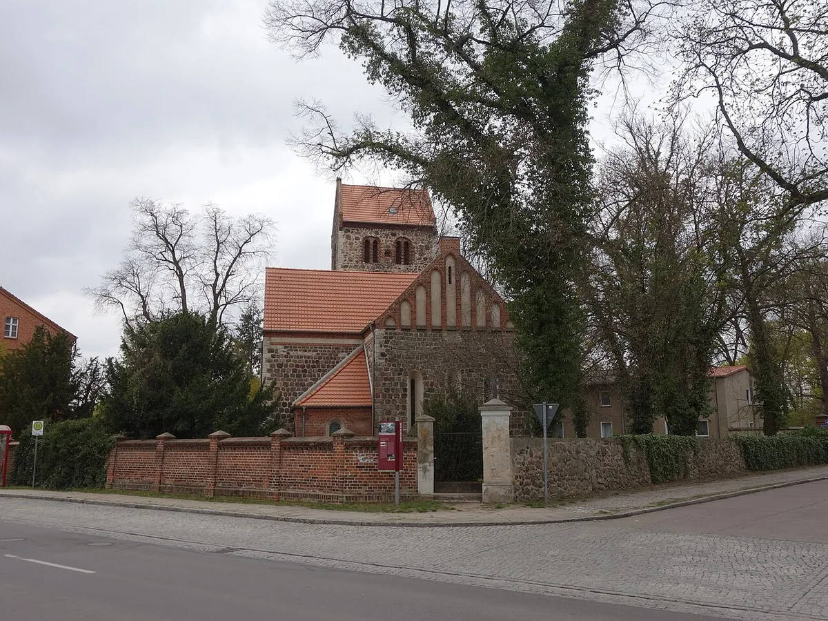 Dorfkirche Neuenhagen bei Berlin – frühgotische Feldsteinkirche am Anger, Carl-Schmäcke-Straße, Märkisch-Oderland, Brandenburg