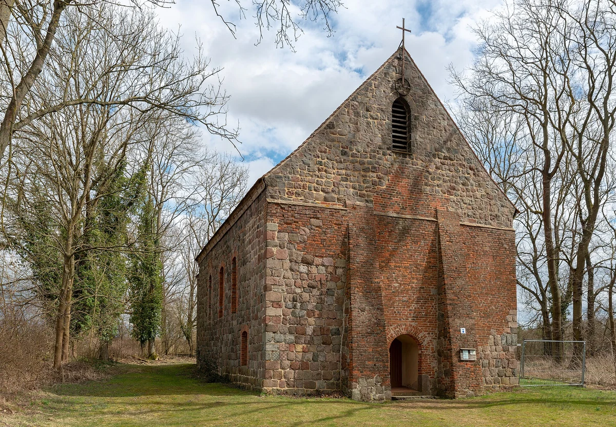 Dorfkirche Grunow – Feldsteinkirche mit Glockenschauer in Grunow, Gemeinde Oberbarnim, Märkisch-Oderland, Brandenburg