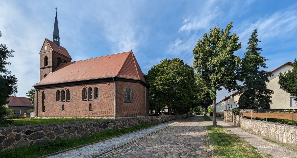 Evangelische Peterskirche in Petershagen – Ortsteil der Gemeinde Petershagen/Eggersdorf, PLZ 15370, Märkisch-Oderland, Brandenburg