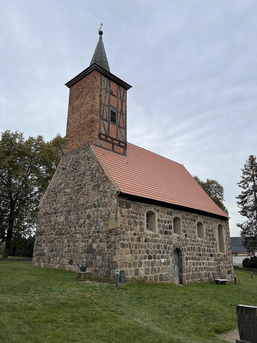 Dorfkirche Kranepuhl – Feldsteinkirche im Ortsteil Kranepuhl der Gemeinde Planetal, Potsdam-Mittelmark, Brandenburg