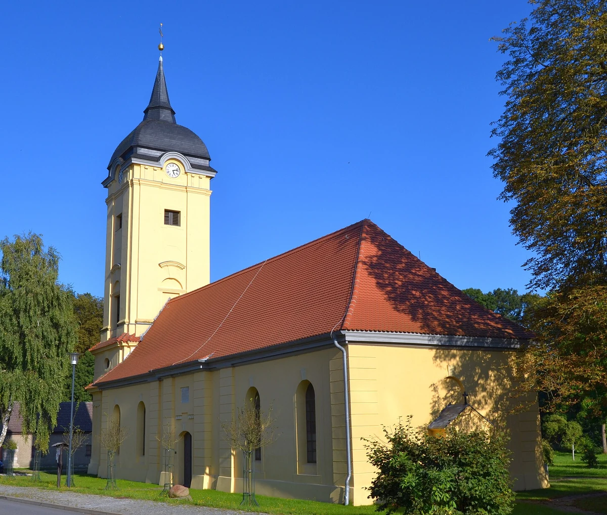 Barocke Dorfkirche Prötzel neben Schlossanlage – Strausberger Straße, Märkisch-Oderland, Brandenburg