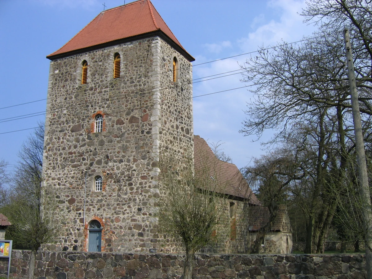 Dorfkirche Rehfelde – Feldstein-Chorquadratkirche 13. Jahrhundert in Rehfelde-Dorf, Märkisch-Oderland, Brandenburg
