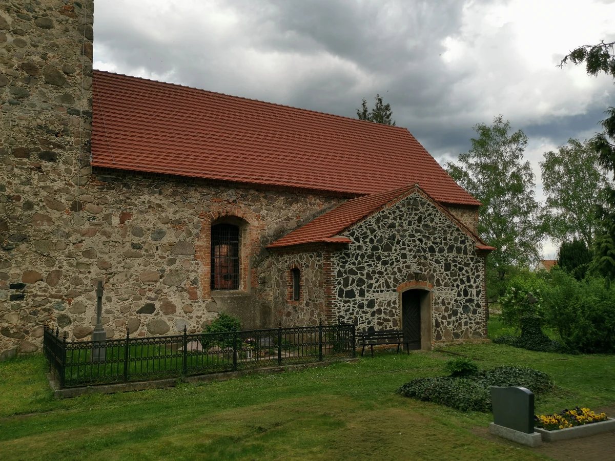 Dorfkirche Reichenberg – frühgotische Feldsteinkirche, Ortsteil der Gemeinde Märkische Höhe, Märkisch-Oderland, Brandenburg