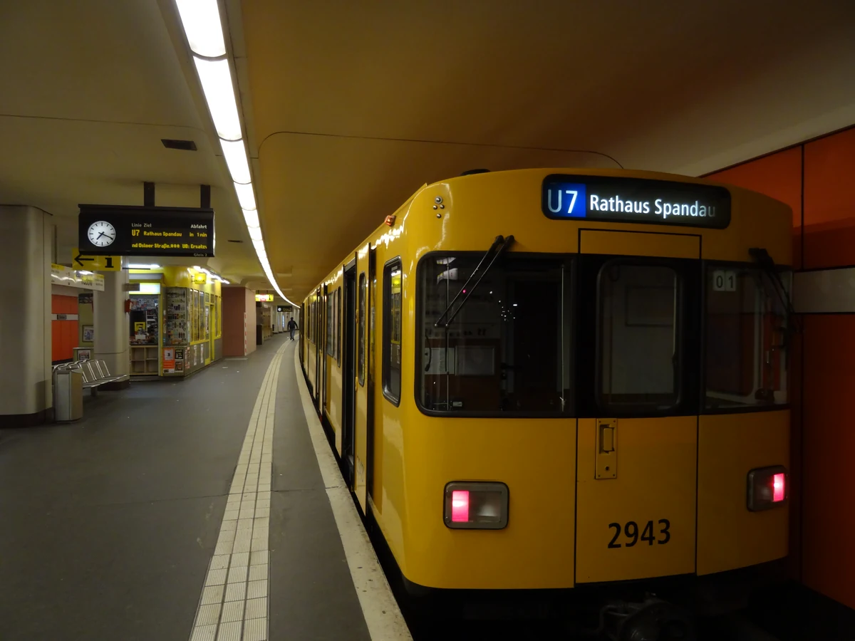 U-Bahnhof Rudow – südliche Endhaltestelle der U7, Ortsteil Berlin-Rudow, Neukölln