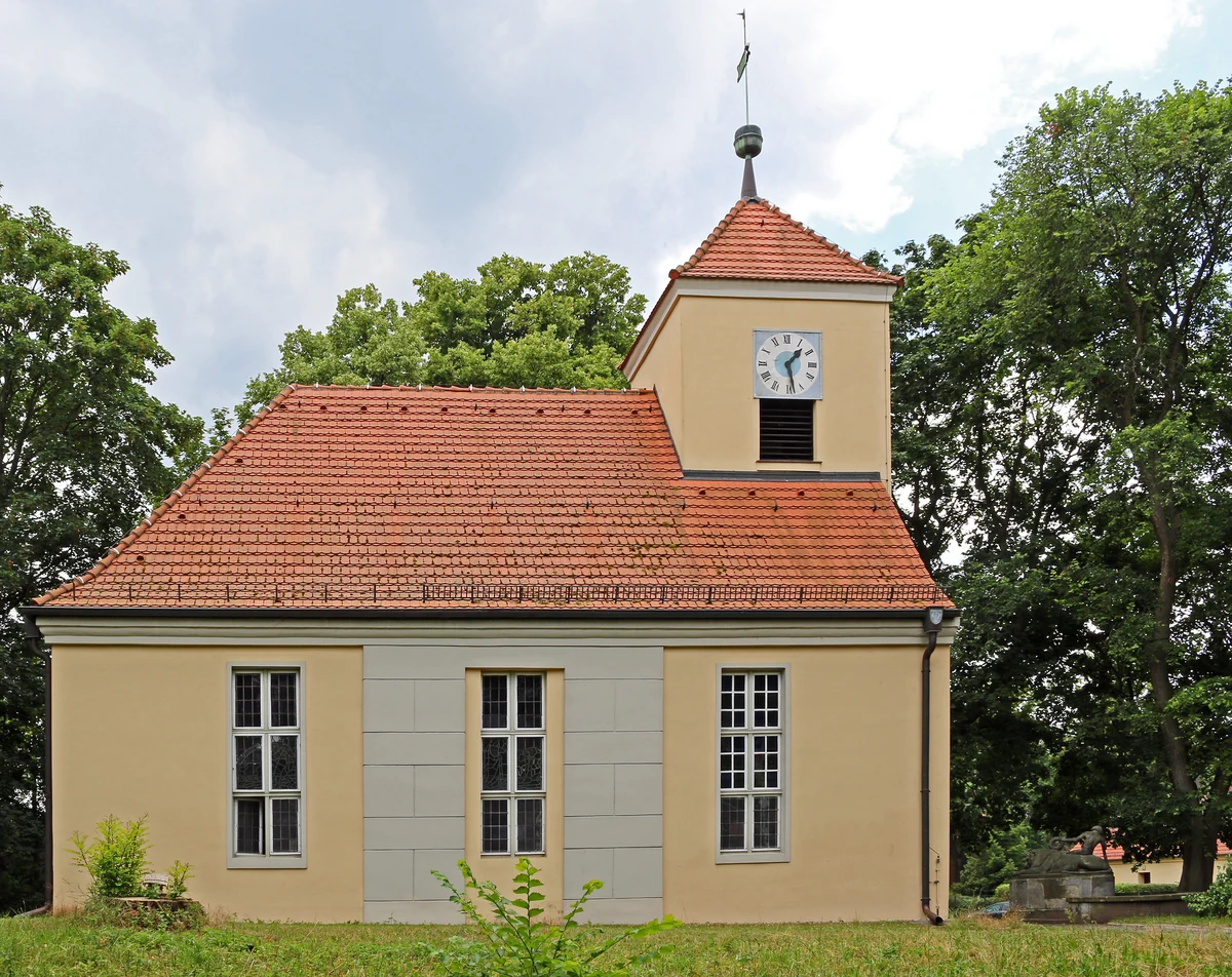 Dorfkirche Schmöckwitz am Anger Alt-Schmöckwitz – klassizistische Saalkirche am Dahme-/Seddinsee-Zipfel, Treptow-Köpenick
