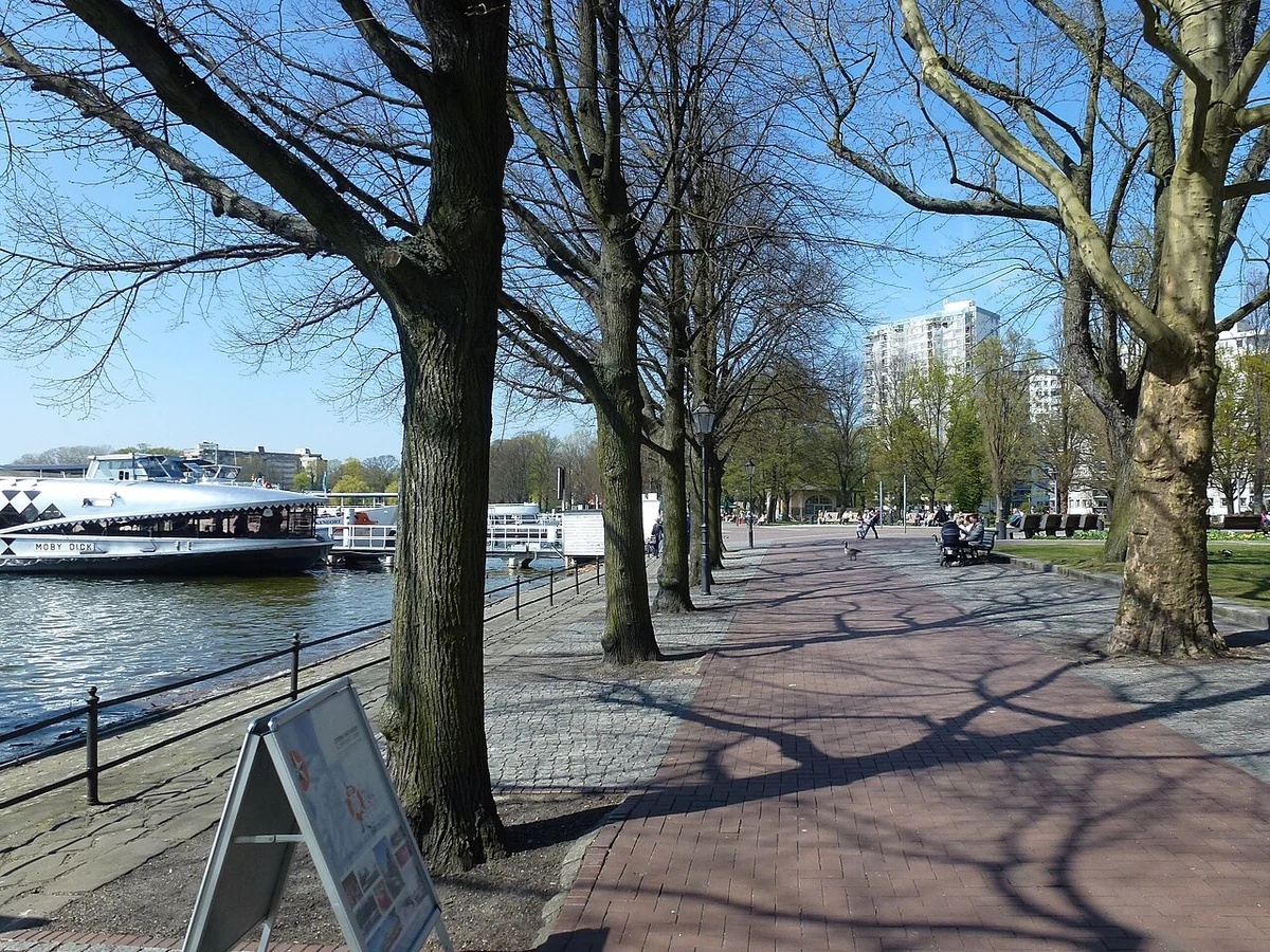 Tegeler See und Greenwichpromenade in Berlin-Tegel – Seeufer und Ortsteil Alt-Tegel, Reinickendorf