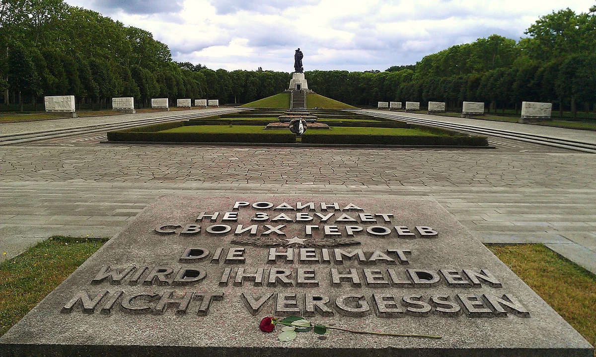 Sowjetisches Ehrenmal Treptower Park – sowjetisches Kriegsdenkmal im Treptower Park, Berlin-Treptow