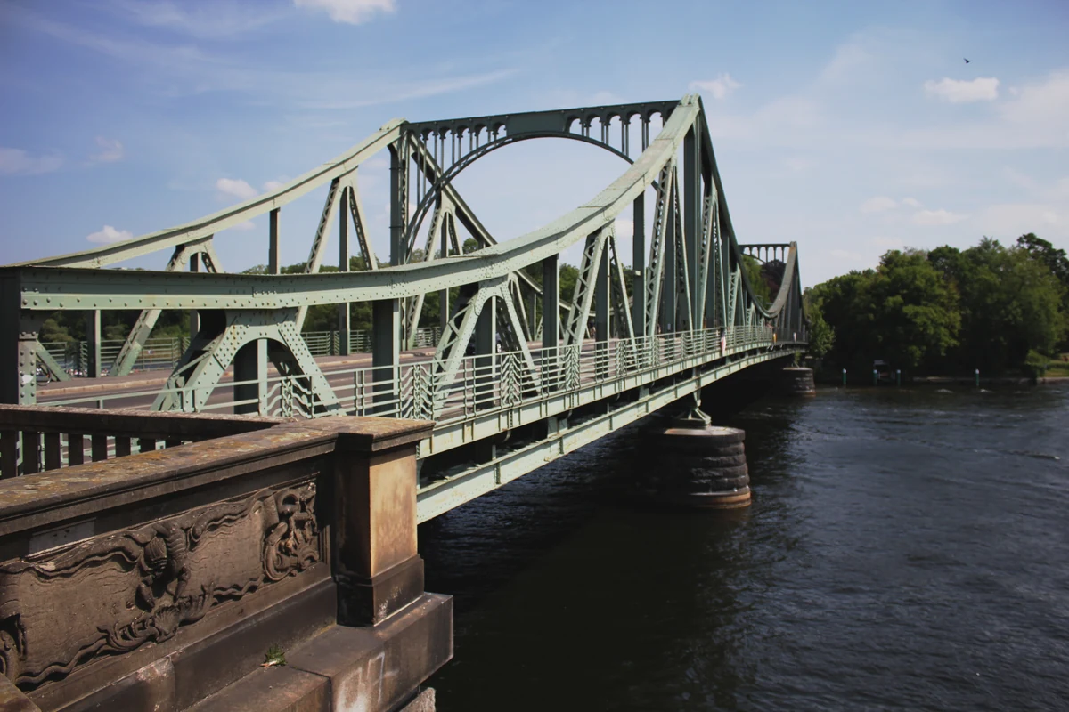 Glienicker Brücke am Südwestzipfel – Ortsteil Berlin-Wannsee, Steglitz-Zehlendorf, Grenze zu Potsdam