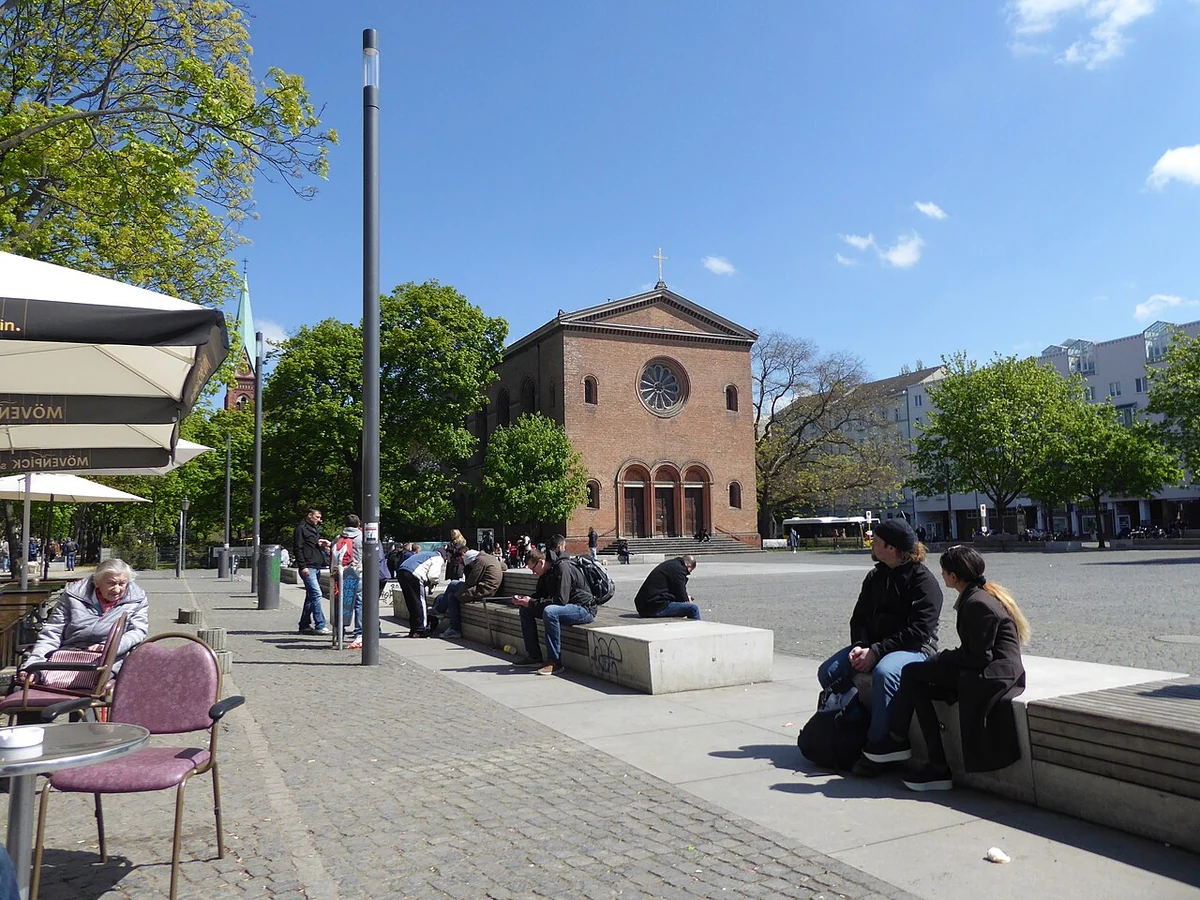 Leopoldplatz in Berlin-Wedding – Kiezplatz an der Müllerstraße, Ortsteil Wedding, Bezirk Mitte
