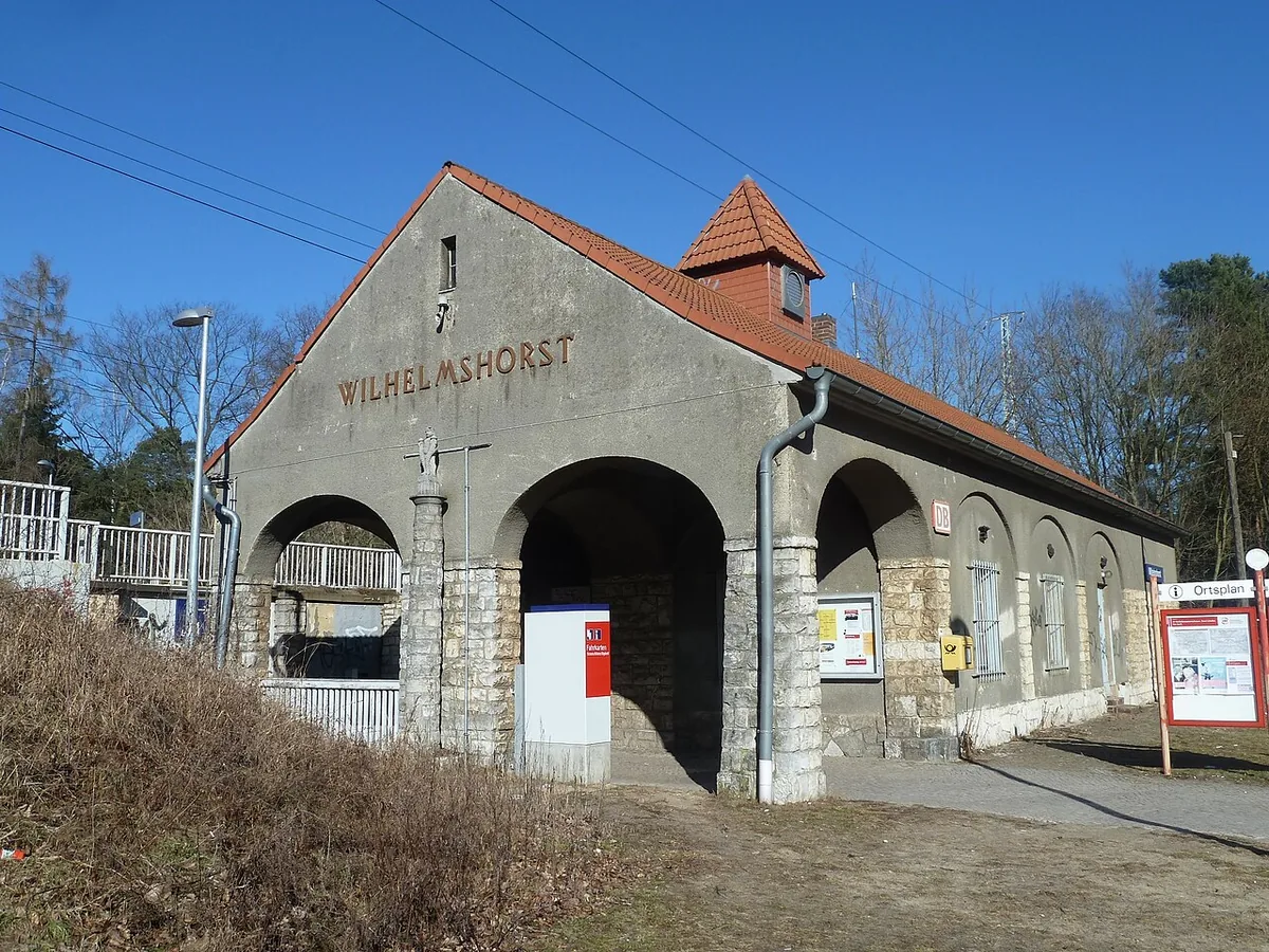 Bahnhof Wilhelmshorst – Empfangsgebäude der Villenkolonie an der Wetzlarer Bahn, Ortsteil Wilhelmshorst, Gemeinde Michendorf, Brandenburg