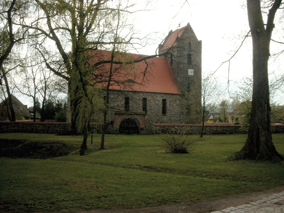 Sankt-Annen-Kirche Zinndorf – mittelalterliche Feldsteinkirche, Ortsteil der Gemeinde Rehfelde, Märkisch-Oderland, Brandenburg