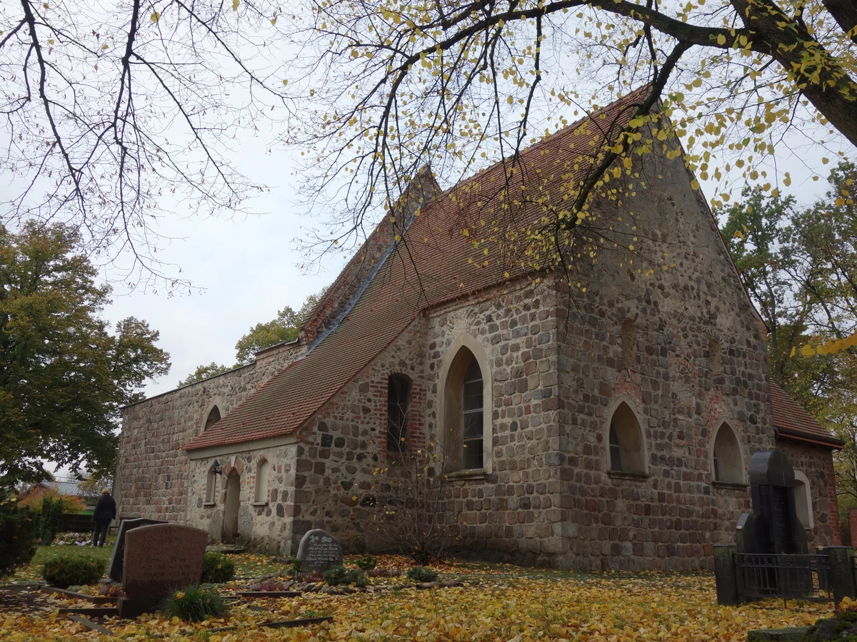 Dorfkirche Birkholz – frühgotischer Feldsteinbau an der Birkholzer Dorfstraße, Ortsteil von Bernau bei Berlin, Barnim, Brandenburg (nicht Birkholzaue)