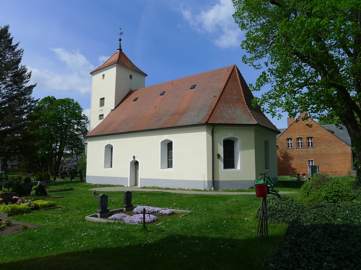 Dorfkirche Glienick – verputzte Dorfkirche mit Westturm, Ortsteil der Stadt Zossen, Teltow-Fläming, Brandenburg