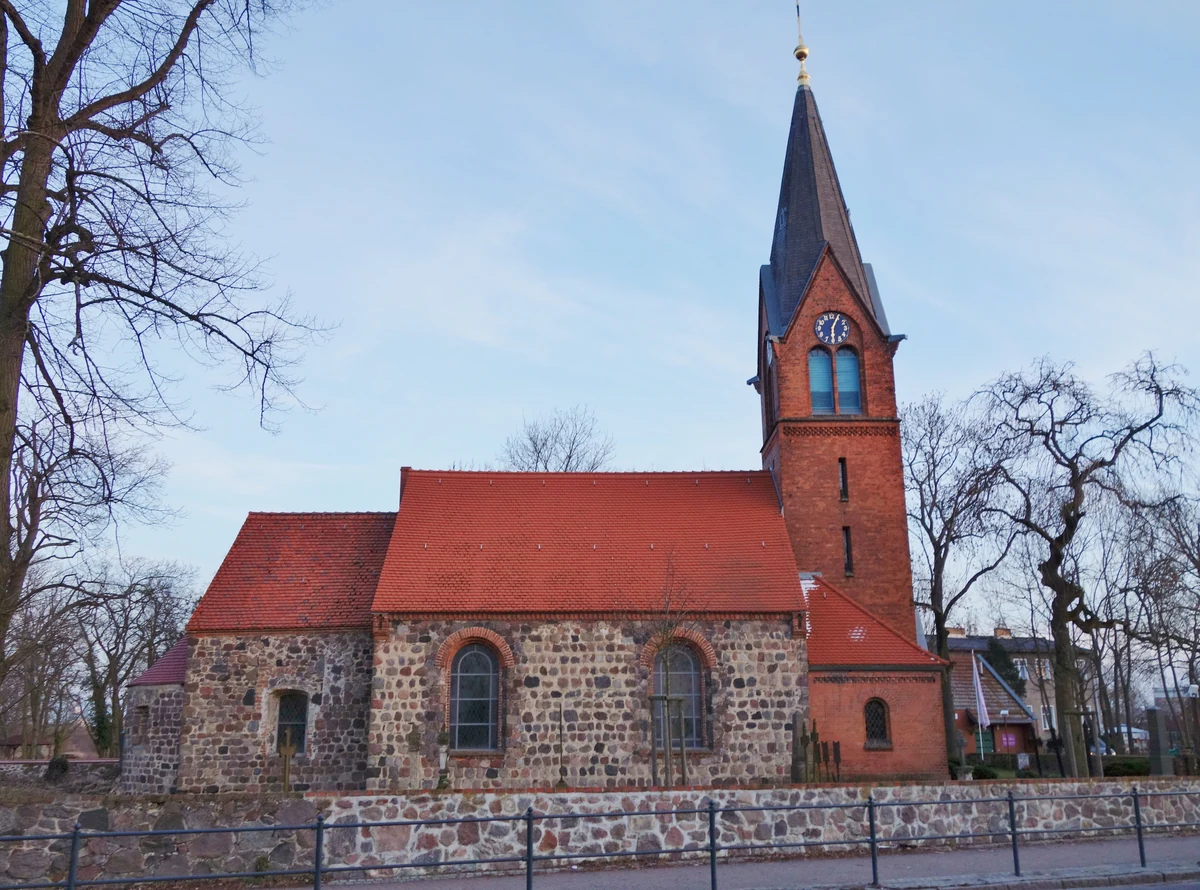 Dorfkirche Großziethen – Ortskern Alt Großziethen, Ortsteil der Gemeinde Schönefeld, Dahme-Spreewald, Brandenburg