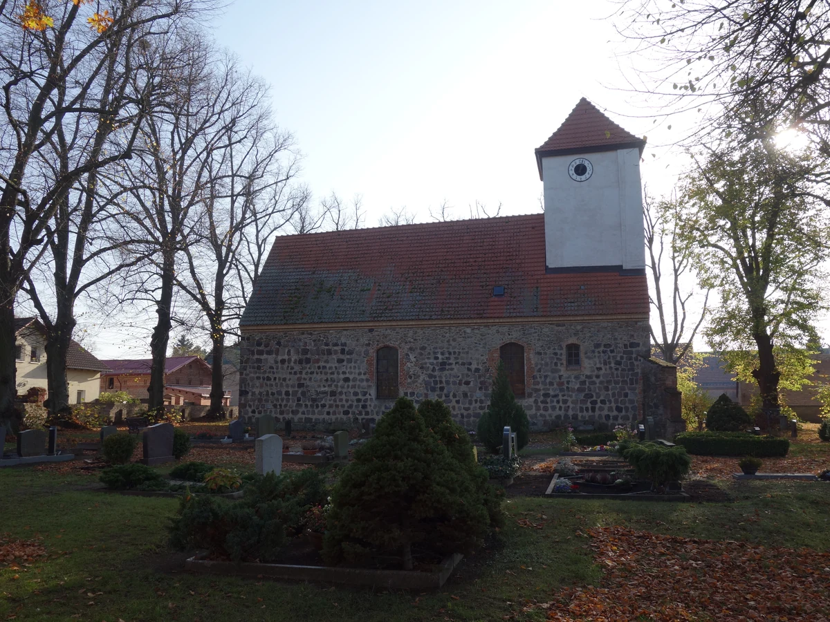 Dorfanger Kiekebusch an der Kiekebuscher Dorfstraße – Dorfkern, Ortsteil der Gemeinde Schönefeld, Dahme-Spreewald, Brandenburg