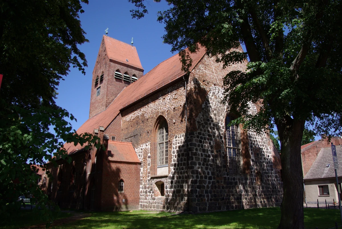 Stadtpfarrkirche St. Nikolai in Kremmen – Feldstein- und Backsteinkirche mit Westturm, Oberhavel, Brandenburg