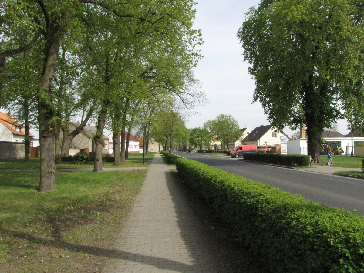 Dorfanger Nächst Neuendorf – historischer Ortskern an der Nächst Neuendorfer Landstraße, Ortsteil der Stadt Zossen, Teltow-Fläming, Brandenburg