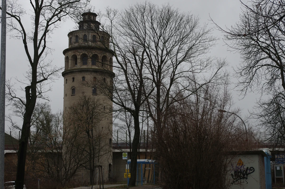 Wasserturm Niederlehme – Kalksandstein-Wasserturm nach Galata-Vorbild an der A10, Ortsteil der Stadt Königs Wusterhausen, Dahme-Spreewald, Brandenburg