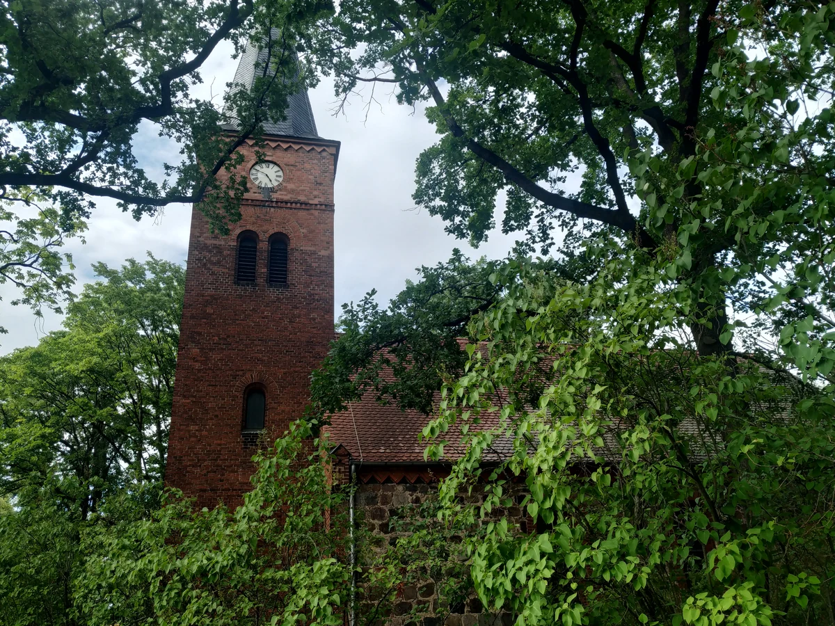 Dorfkirche Schönow – Feldsteinbau mit Backsteinturm an der Dorfstraße, Ortsteil von Bernau bei Berlin, Barnim, Brandenburg